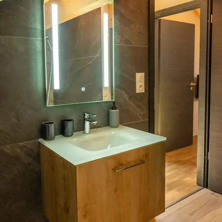 Chalet Némésia Avec à *