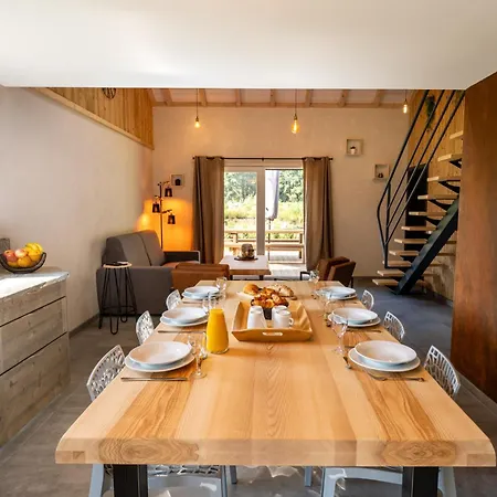 Nemesia Avec A Chalet *